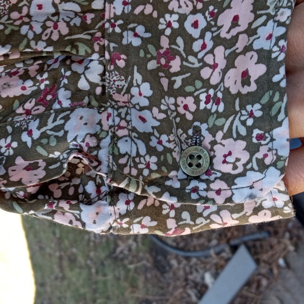 Ralph Lauren medium button down - Picture 3 of 9